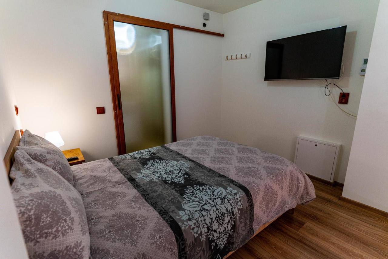 La Bebe 2 Beds Appartement Hunedoara Buitenkant foto