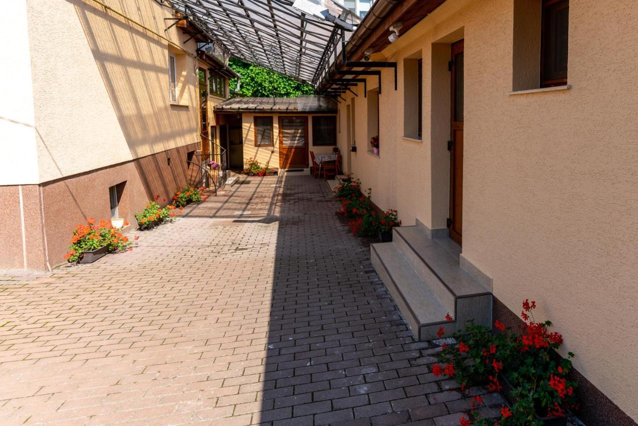 La Bebe 2 Beds Appartement Hunedoara Buitenkant foto